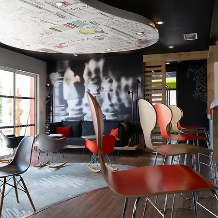 Ibis Sud Saint Charles Hotel 3*