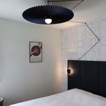 Ibis Sud Saint Charles Hotel 3*