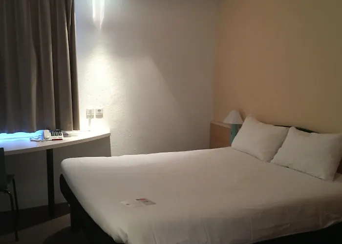 ホテル Ibis Sud Saint Charles