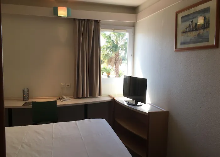 Ibis Sud Saint Charles ホテル ペルピニャン